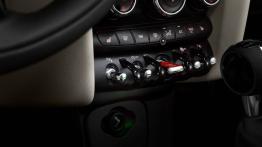 Mini Cooper S 2014 - przyciski na konsoli środkowej