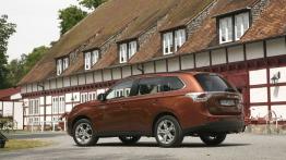 Mitsubishi Outlander III - widok z tyłu