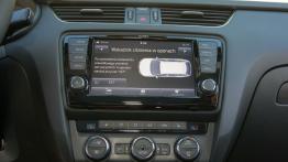 Skoda Octavia III RS Kombi 2.0 TDI (2013) - ekran systemu multimedialnego