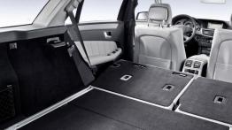 Mercedes E 350 CDI 4MATIC W212 kombi - tylna kanapa złożona, widok z bagażnika