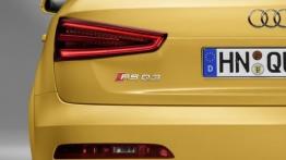 Audi RS Q3 (2014) - lewy tylny reflektor - włączony