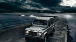 Land Rover Defender 2012 - widok z przodu