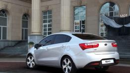 Kia Rio sedan 2012 - widok z tyłu
