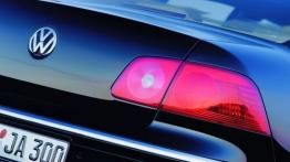 Volkswagen Phaeton - prawy tylny reflektor - wyłączony