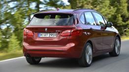 BMW 218d Active Tourer (2014) - widok z tyłu