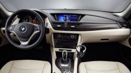 BMW X1 Facelifting - pełny panel przedni