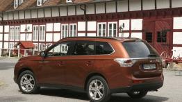 Mitsubishi Outlander III - widok z tyłu