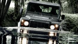 Land Rover Defender 2012 - widok z przodu