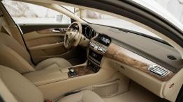 Mercedes CLS Shooting Brake - widok ogólny wnętrza z przodu