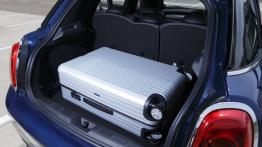 Mini Cooper D 2014 - wersja 5-drzwiowa - bagażnik