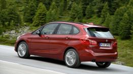 BMW 218d Active Tourer (2014) - widok z tyłu