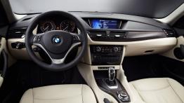 BMW X1 Facelifting - pełny panel przedni