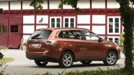 Mitsubishi Outlander III - widok z tyłu