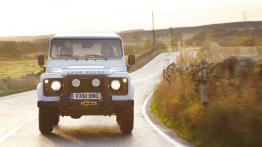 Land Rover Defender 2012 - widok z przodu