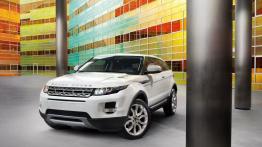Range Rover Evoque - wersja 3-drzwiowa - przód - reflektory włączone