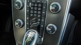 Volvo V40 II - konsola środkowa