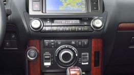 Toyota Land Cruiser 2.8 D-4D (2016) - konsola środkowa