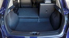 Nissan Pulsar (2014) - tylna kanapa złożona, widok z bagażnika