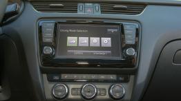 Skoda Octavia III RS Kombi 2.0 TDI (2013) - ekran systemu multimedialnego