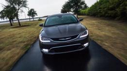 Chrysler 200C (2015) - widok z przodu