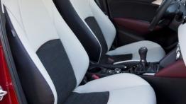 Mazda CX-3 SKYACTIV-G AWD (2015) - fotel pasażera, widok z przodu