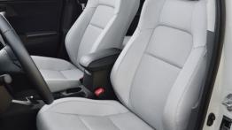 Toyota Auris II Hybrid Touring Sports (2013) - fotel kierowcy, widok z przodu