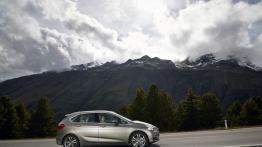 BMW 225i Active Tourer (2014) - prawy bok