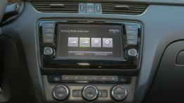 Skoda Octavia III RS Kombi 2.0 TDI (2013) - ekran systemu multimedialnego