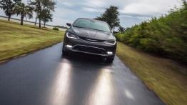 Chrysler 200C (2015) - widok z przodu