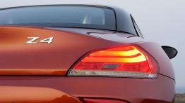 BMW Z4 Roadster Facelifting - prawy tylny reflektor - włączony