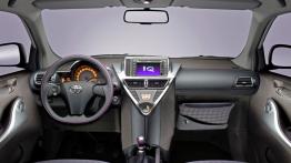 Toyota iQ - pełny panel przedni