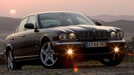 Jaguar XJ 6 - widok z przodu