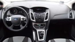 Kompaktowe hatchbacki: Ford Focus 1.0 EcoBoost vs Mitsubishi Lancer Sportback 1.6