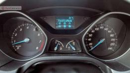 Kompaktowe hatchbacki: Ford Focus 1.0 EcoBoost vs Mitsubishi Lancer Sportback 1.6