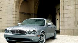Jaguar XJ 6 - widok z przodu