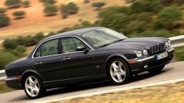 Jaguar XJ 6 - widok z przodu