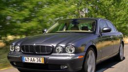 Jaguar XJ 6 - widok z przodu