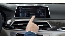 BMW serii 7 G11/G12 (2016) - ekran systemu multimedialnego