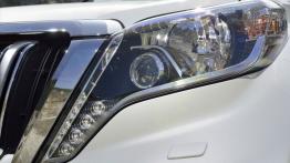 Toyota Land Cruiser 2.8 D-4D (2016) - lewy przedni reflektor - wyłączony