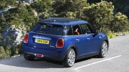 Mini Cooper D 2014 - wersja 5-drzwiowa - widok z góry