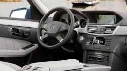 Mercedes E 350 CDI 4MATIC W212 kombi - kokpit