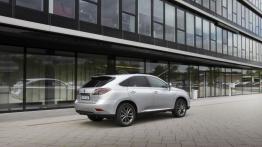 Lexus RX 450h F Sport - widok z tyłu
