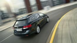Toyota Avensis III kombi Facelifting - widok z tyłu