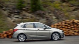 BMW 225i Active Tourer (2014) - prawy bok