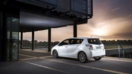 Toyota Verso Facelifting - widok z tyłu