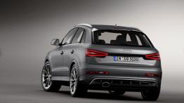 Audi RS Q3 (2014) - tył - reflektory włączone