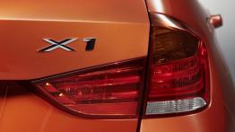 BMW X1 Facelifting - prawy tylny reflektor - wyłączony