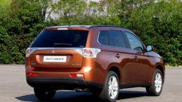 Mitsubishi Outlander III - widok z tyłu