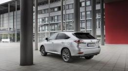 Lexus RX 450h F Sport - widok z tyłu