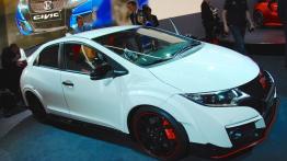 Geneva International Motor Show 2015 - samochody seryjne